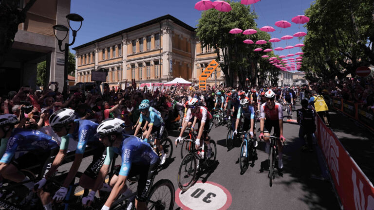 Giro de Italia 2024: resumen de la etapa 9 y el triunfo de Olav Kooij en Napoli