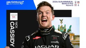 Nick Cassidy firma impresionante remontada y se impone en la primera carrera del ePrix de Berlín 2024