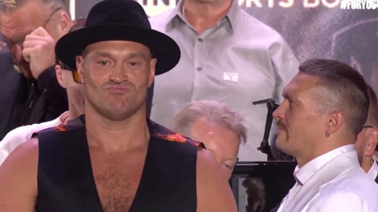Tyson Fury ni voltea a ver a Oleksander Usyk en el careo previo a la pelea