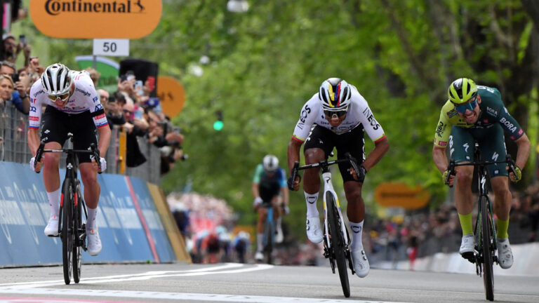 Giro de Italia 2024: resumen de la etapa 1 y el triunfo de Jhonatan Narváez en Turín