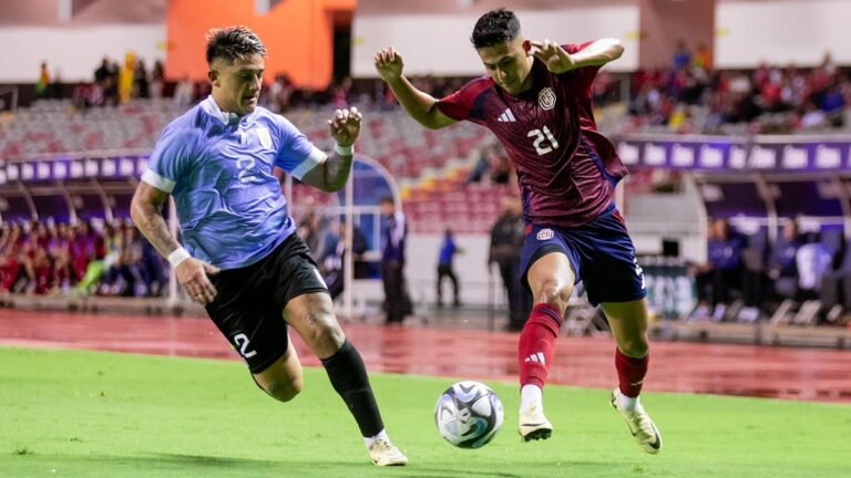 La selección de Costa Rica no pasa del empate sin goles ante una muy joven Uruguay