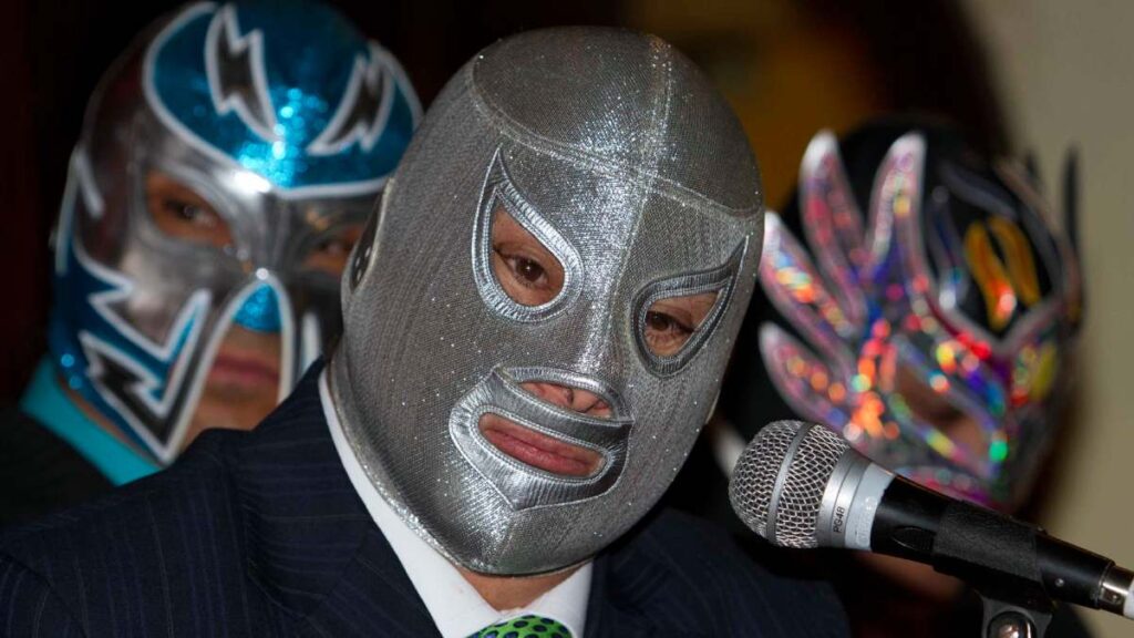 El Hijo del Santo se retira de la lucha libre profesional