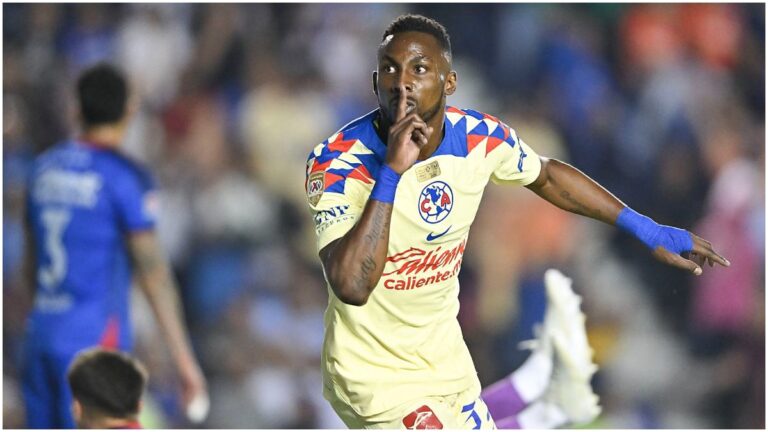 Julián Quiñones manda a callar a la afición del Cruz Azul después de aprovechar un error defensivo
