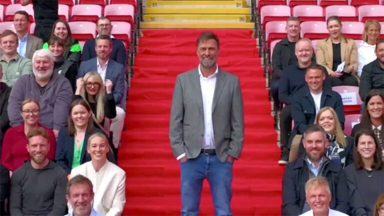 ¡Las Golondrinas en Anfield! Jürgen Klopp se toma su última foto con el staff del Liverpool