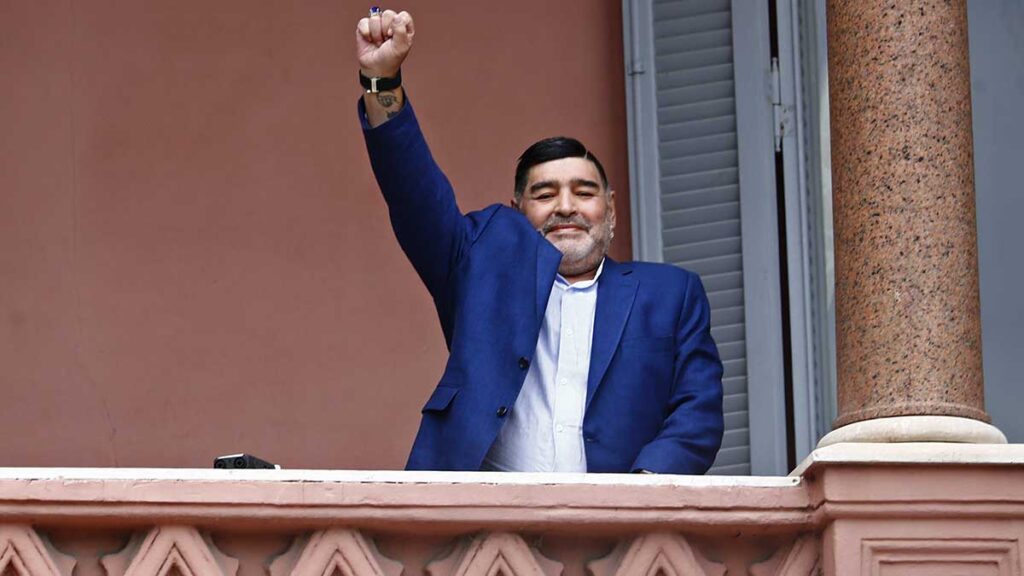 Maradona está enterrado en el Jardín de Bella Vista. AP