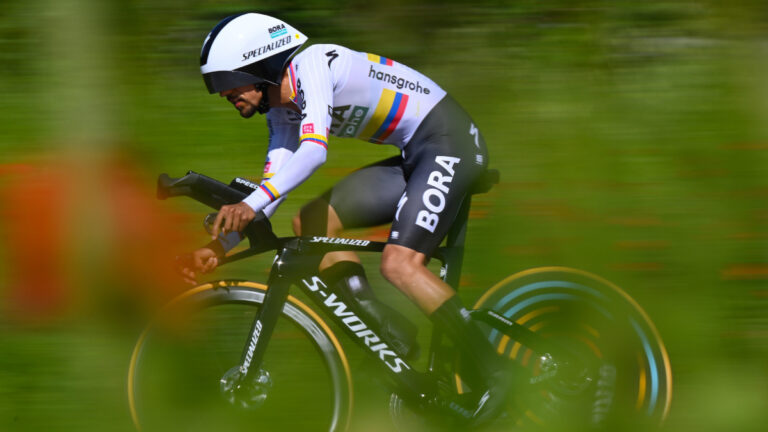 Daniel Felipe Martínez, satisfecho con la CRI en Perugia, pero “queda lo más duro del Giro”