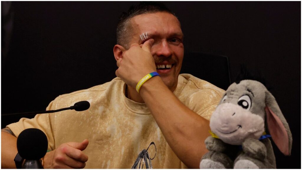 Oleksandr Usyk se suelta a llorar | Reuters; Couldridge