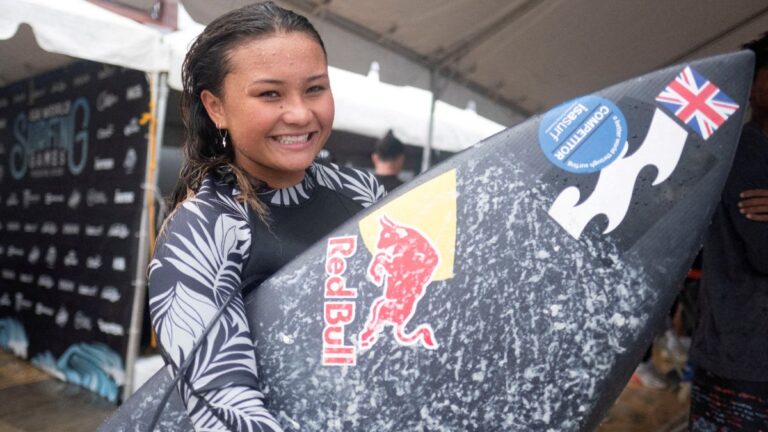 Sky Brown, la medallista olímpica de skate podría estar en Paris 2024 pero… ¡en el surf!