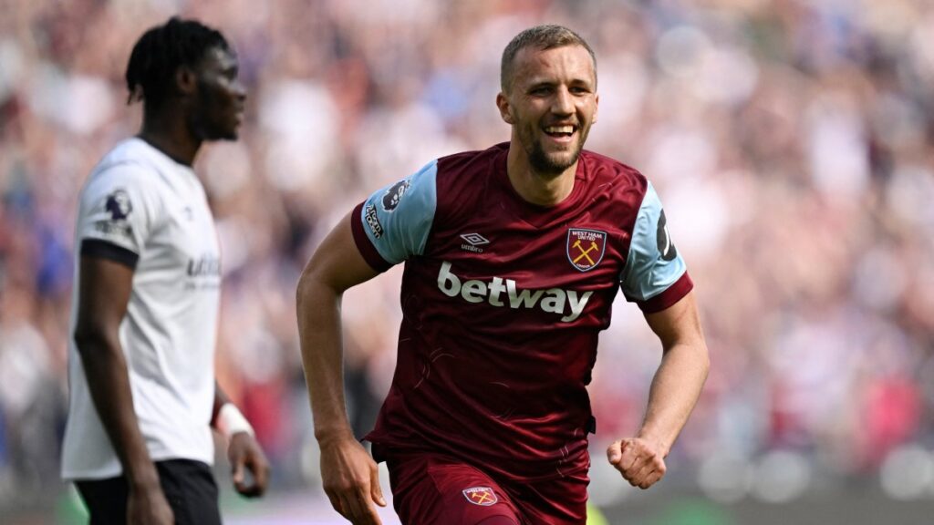 West Ham de Edson Álvarez sentencia el descenso del Luton Town luego de vencerlos 3-1 en el Olímpico de Londres.