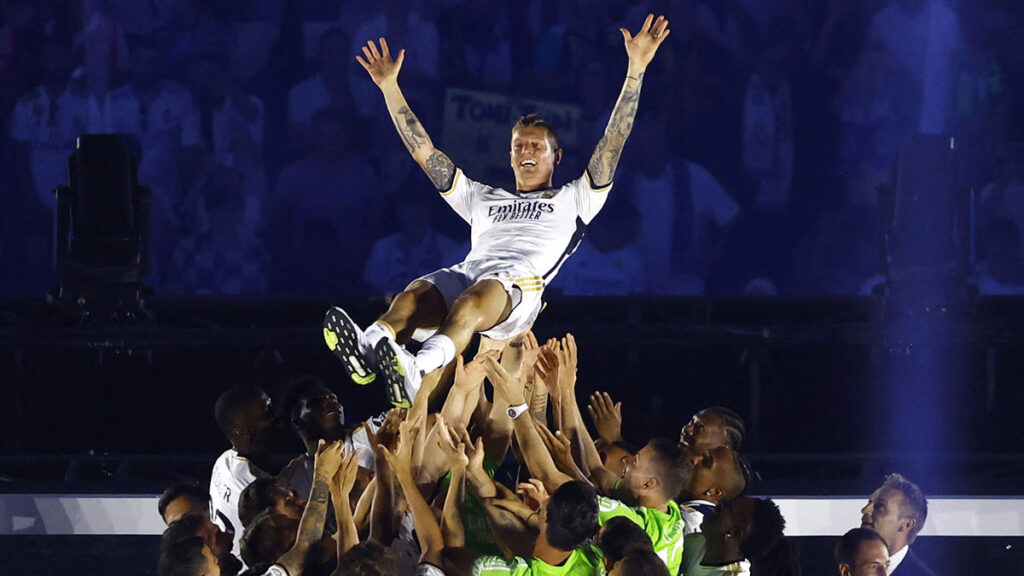 Toni Kroos vive una noche de ensueño en el Bernabéu