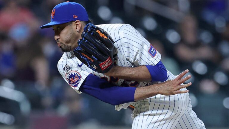 El pitcher Edwin Díaz es expulsado por usar una sustancia pegajosa en el juego de Cubs y Mets