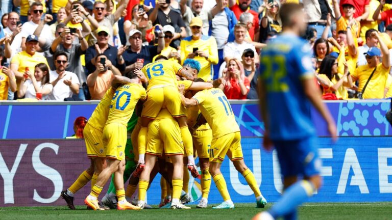 Rumania saca a pasear a una fría Ucrania y estampa el primer ‘batacazo’ de la Eurocopa