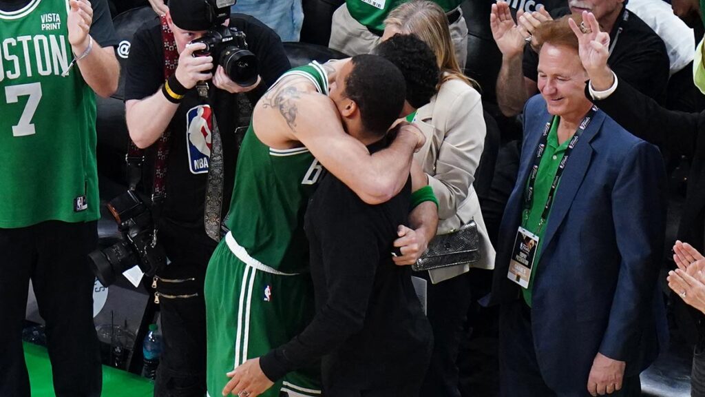 Jayson Tatum rompe en llanto tras ganar el título de la NBA con los Celtics: "¡Lo hicimos, lo hicimos!"
