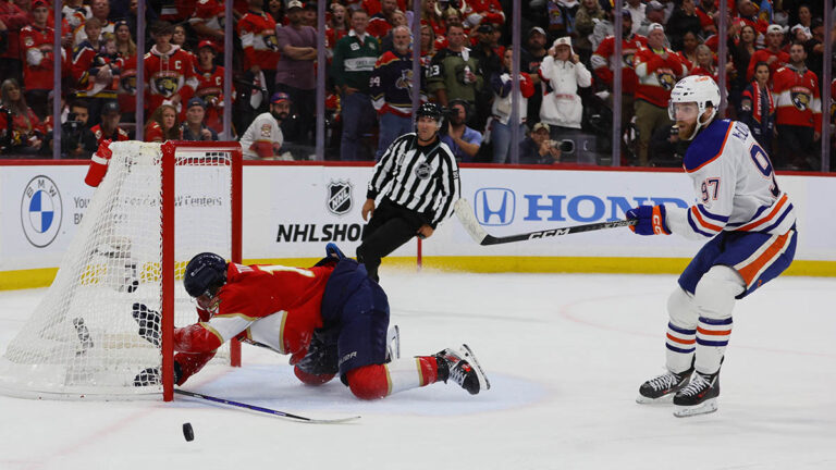 Los Oilers se defienden y evitan la coronación de Panthers para mandar a un Juego 6 en la Stanley Cup
