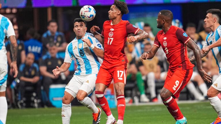 La selección de Canadá destaca en el primer tiempo ante Argentina en la Copa América