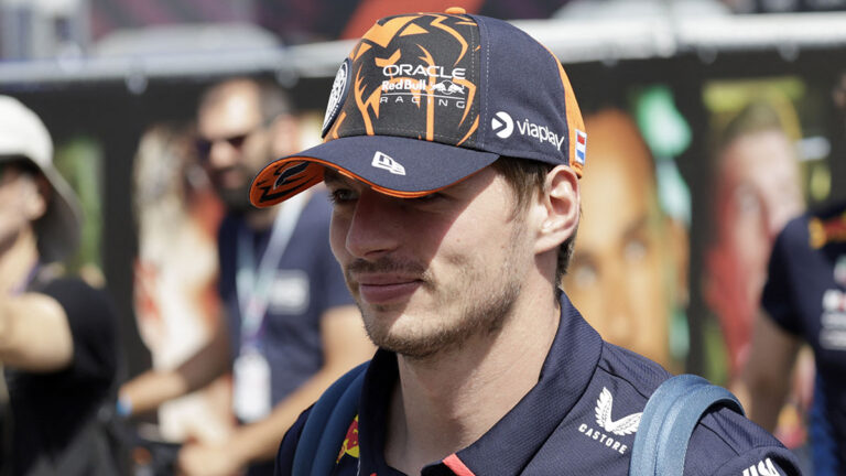 Max Verstappen: “Estoy harto de la carrera, y que hayamos chocado no es lo ideal”