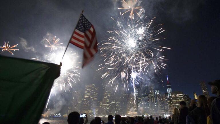 ¿Por qué se celebra el 4 de julio en Estados Unidos con fuegos artificiales?