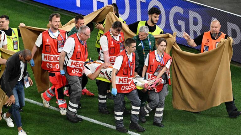 Barnabas Varga, operado de las múltiples fracturas que sufrió en el duelo ante Escocia; UEFA defiende atención médica