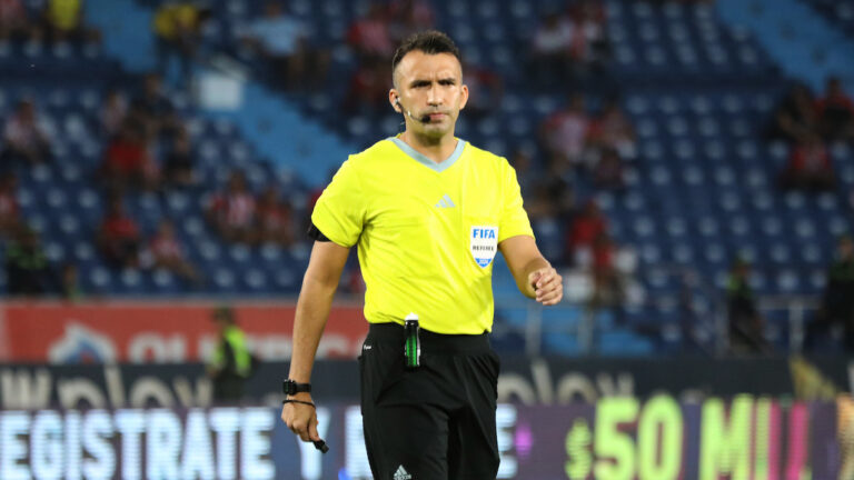 Polémico: Carlos Betancur es el árbitro designado para la final de vuelta entre Santa Fe y Atlético Bucaramanga