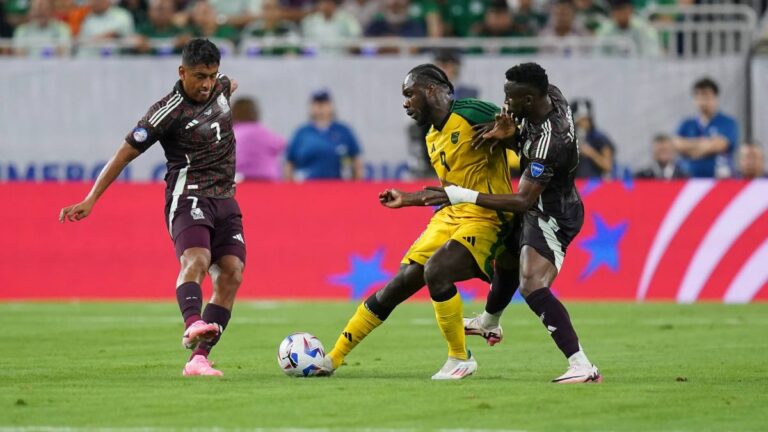 México se salva con un gol anulado a Jamaica por fuera de juego