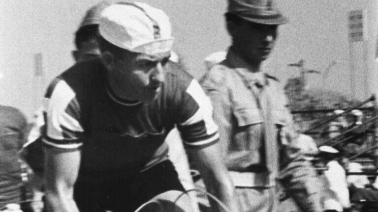 El ciclista Knud Jensen muere por consumo de sustancias prohibidas en Roma 1960 y nacen las pruebas antidopaje