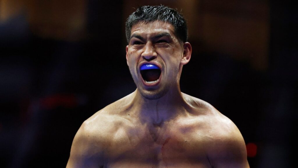 Dmitry Bivol ya no piensa en la revancha contra el Canelo Álvarez | Reuters