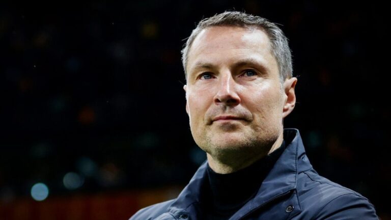 Santi Giménez ya tiene nuevo técnico en el Feyenoord: Brian Priske