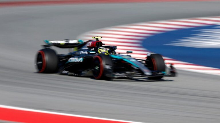 Checo Pérez termina en el puesto 13 en las Libres 2 del GP de España; Hamilton lidera la práctica