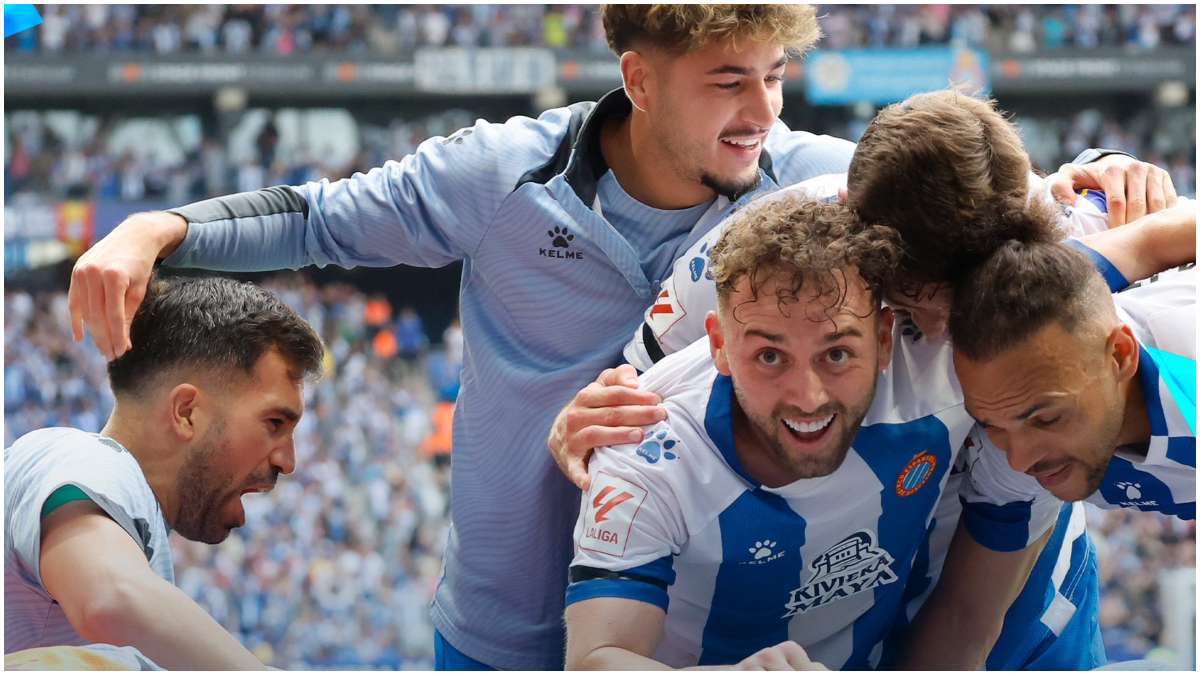 Locura en el estadio del Espanyol: aficionados invaden la cancha para ...