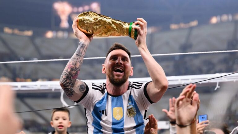 Messi revela por qué no volvió a ver la final del mundo, y cómo vivió la salvada milagrosa de Dibu Martínez