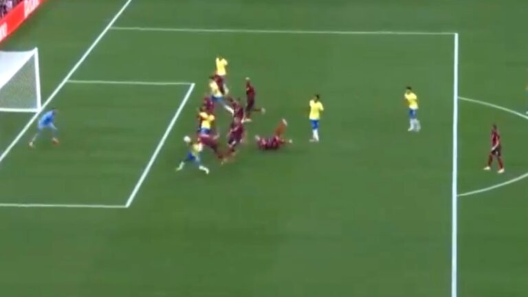 César Ramos y el VAR le anulan un gol a Brasil de manera muy polémica