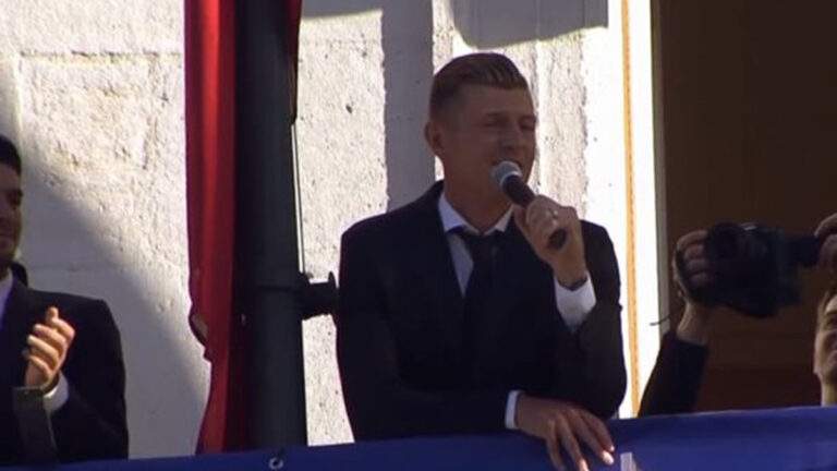 Toni Kroos hace vibrar a Madrid con su discurso: “Hace tres semanas les prometí volver aquí”