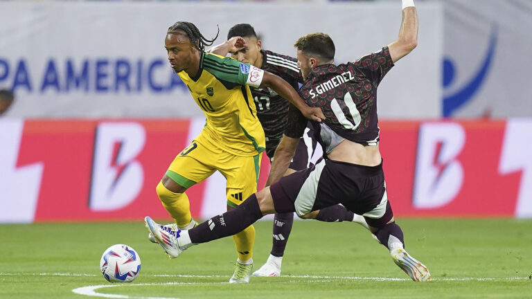 México vs Jamaica en vivo: ¡Edson Álvarez sale por lesión!