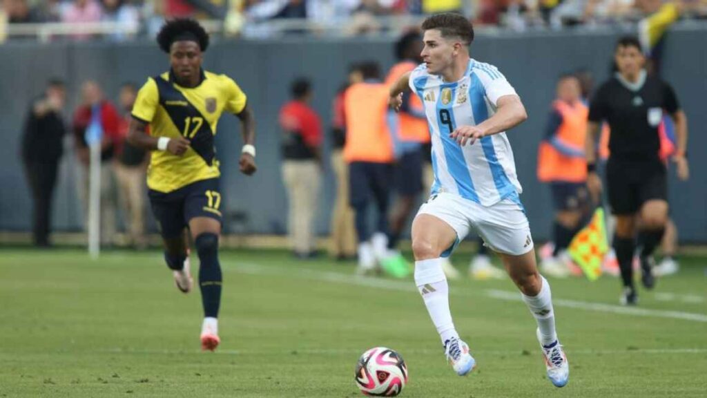Julián Álvarez fue titular en Argentina vs Ecuador | Foto: AFA