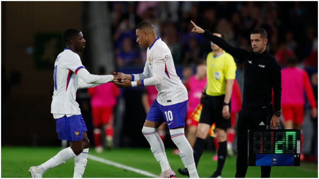 Kylian Mbappé entra de cambio por Ousmane Dembélé | Reuters