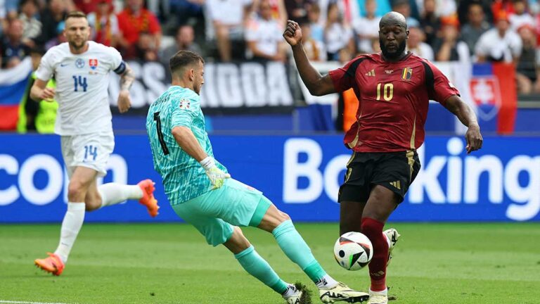 Bélgica vs Eslovaquia: De nuevo Lukaku falla en el mano a mano y deja ir el empate