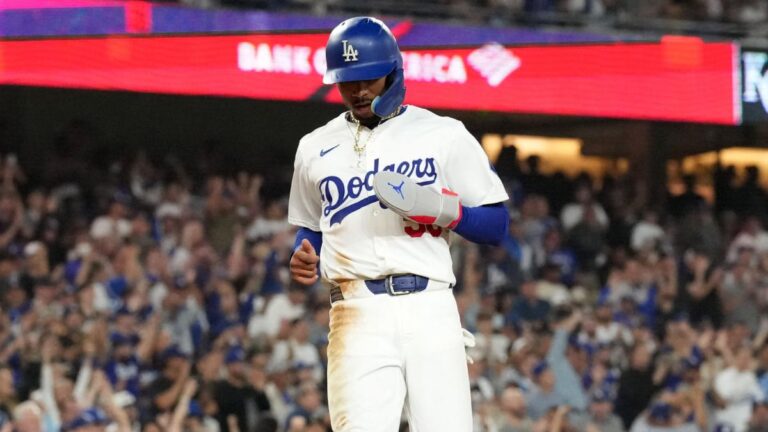 ¡Alarma en los Dodgers! Mookie Betts recibe pelotazo en la mano y abandona el juego ante los Royals con una fractura