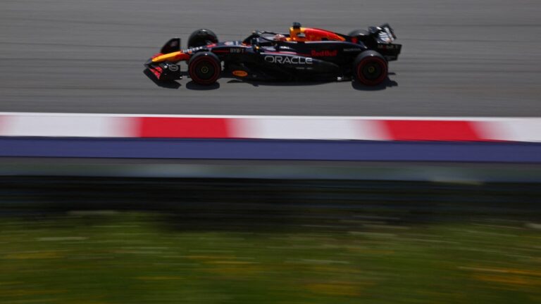 Checo Pérez, fuera del Top 10 en la FP1 del Gran Premio de Austria liderada por Verstappen