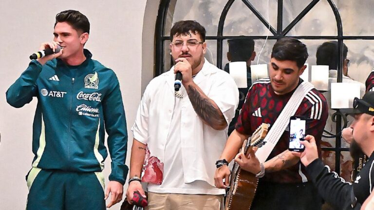 Selección mexicana recibe concierto sorpresa en hotel de concentración