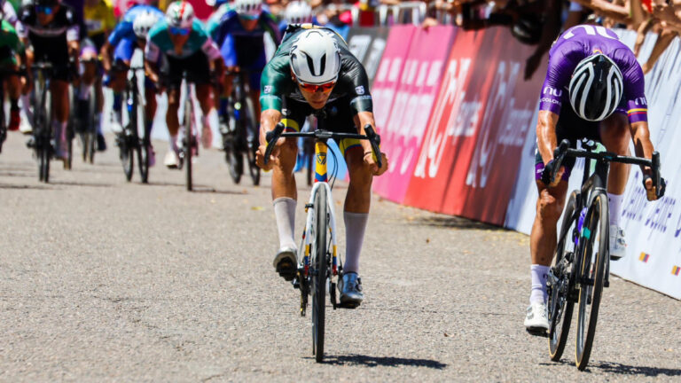 Alejandro ‘Pony’ Osorio se lleva una nueva victoria en la Vuelta a Colombia 2024 tras un final de photo finish en Mariquita