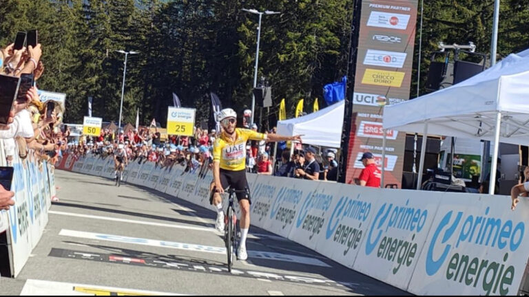 Etapa 5 del Tour de Suiza: Adam Yates gana en Cari y Egan Bernal se mete en el top 3 de la etapa y la general