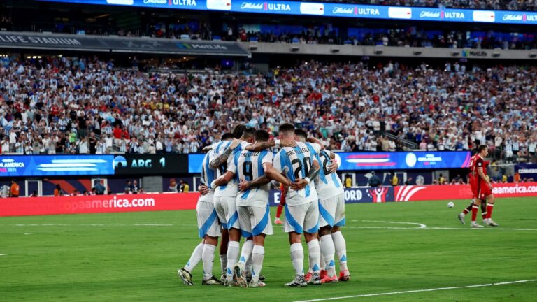 Julián y Messi sentencian el paso de Argentina a una nueva final