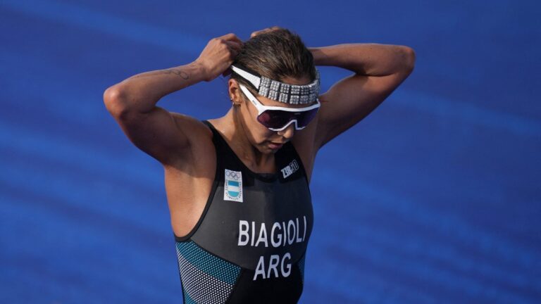 Romina Biagioli participa del triatlón en Paris 2024 y explota por las condiciones del Río Sena: “Fue injusto”