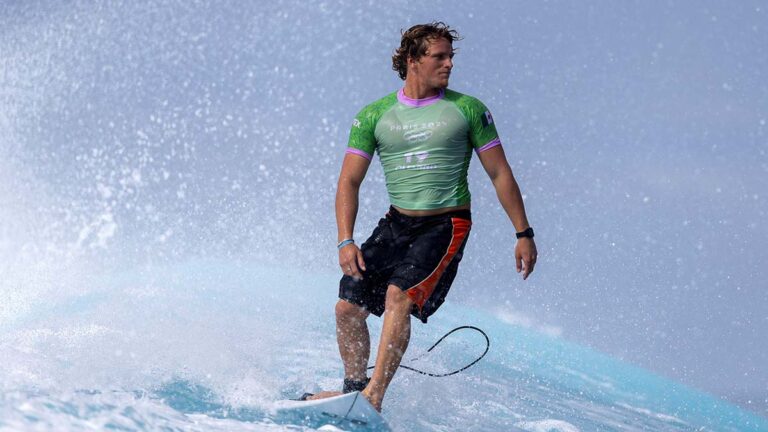 ¡Histórico debut mexicano! Alan Cleland logra su primera clasificación en el surf de Paris 2024