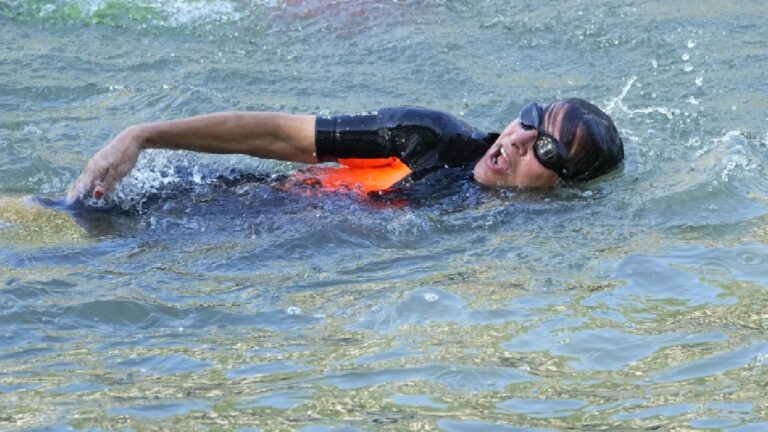 Anne Hidalgo tras nadar en el Río Sena: “El agua está muy agradable, no queríamos salir”