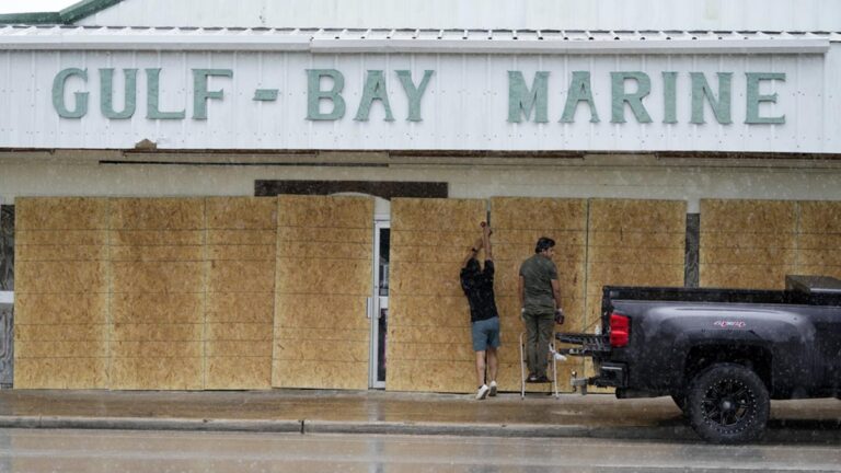 Beryl se acerca a Texas como tormenta tropical, pero amenaza en convertirse en huracán