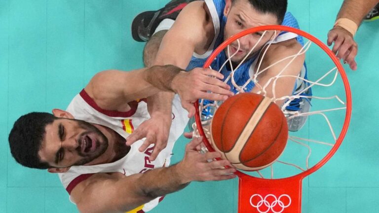 España derrota a Grecia y consigue su primera victoria en el básquetbol varonil de Paris 2024