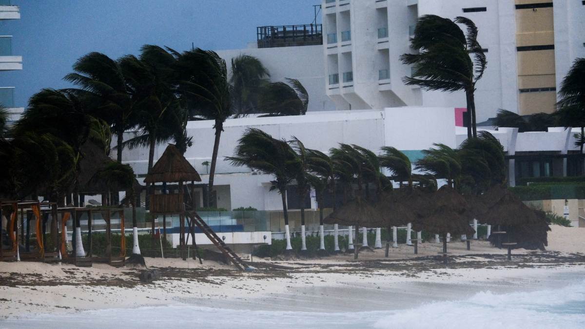 Huracán Beryl Toca Tierra En México Cerca De Tulum Como Categoría 2 ...