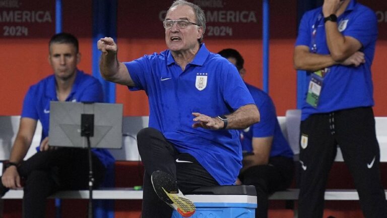 Bielsa explota en rueda de prensa contra la organización de la Copa América: “Son una plaga de mentirosos”