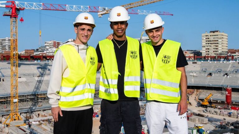 Lamine Yamal, Gavi, Pedri y Flick vistan las obras del Camp Nou que ya tiene fecha de reapertura